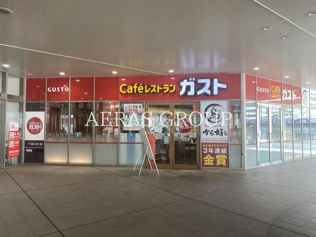 飲食店　ガスト 越谷駅東口店（飲食店）まで371m