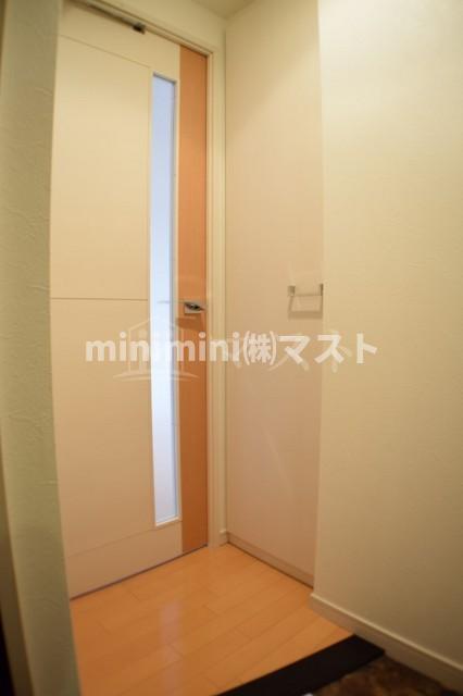 プレサンス難波EASTモダニティの玄関写真