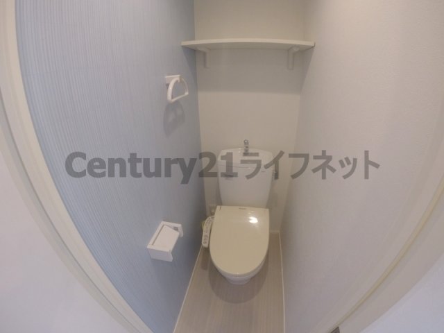 地下鉄御堂筋線 西中島南方駅 徒歩13分 2階建 築10年のトイレ写真