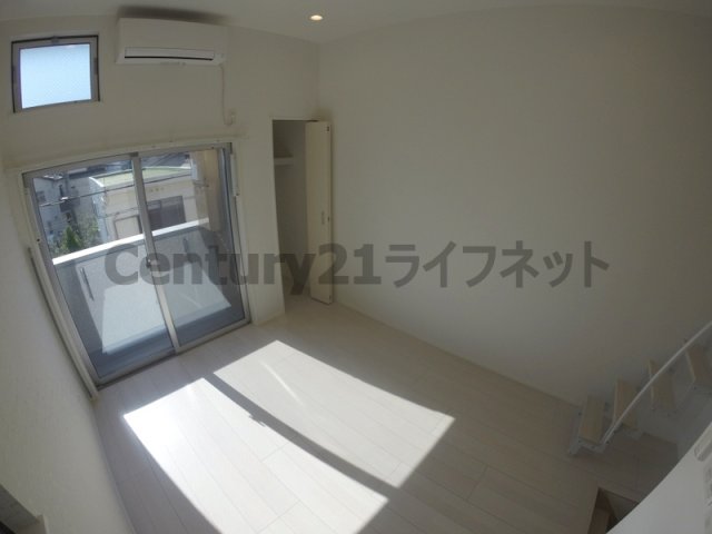 地下鉄御堂筋線 西中島南方駅 徒歩13分 2階建 築10年の居間写真