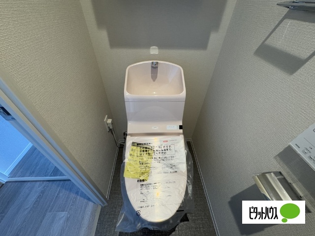 トイレ　※同タイプの部屋の写真です。