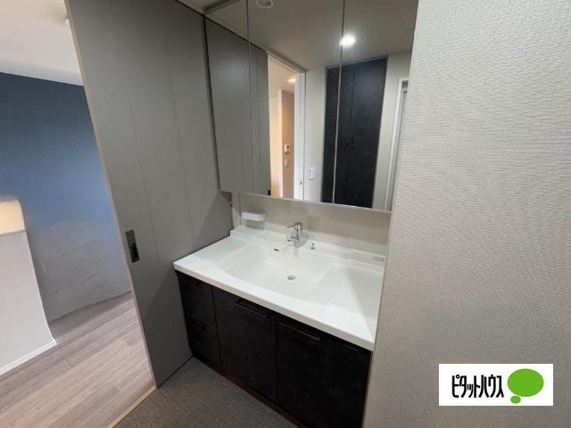 洗面設備　※同タイプの部屋の写真です。