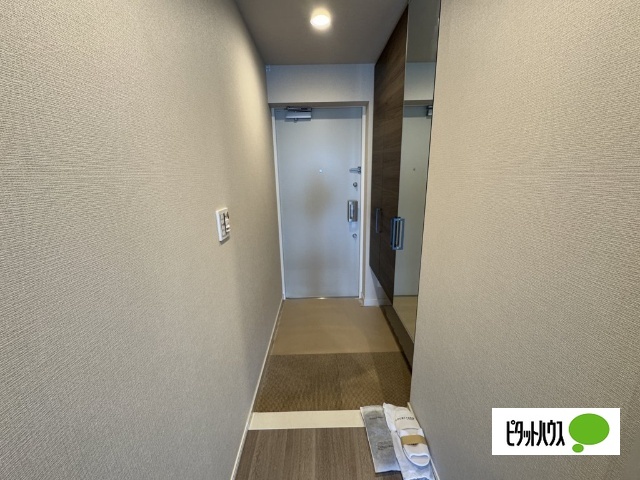 玄関　※同タイプの部屋の写真です。