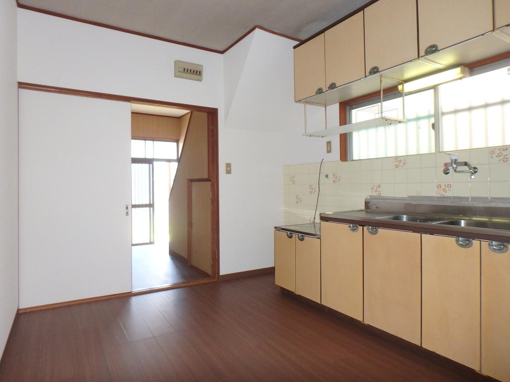 阪南市鳥取貸家の居間写真