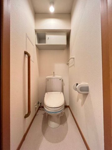 トイレ　別号室画像。ご参考下さい