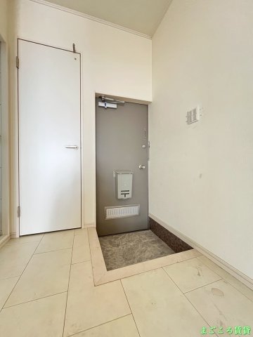 新町マンションの玄関写真