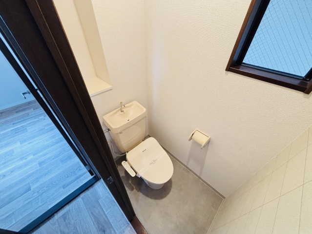 ＪＲ可部線 安芸長束駅 徒歩9分 3階建 築30年のトイレ写真