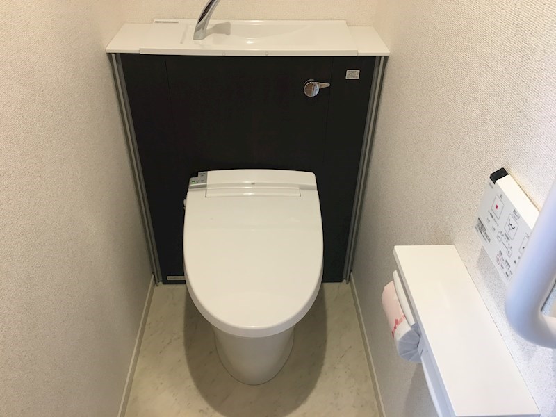 東急東横線 大倉山駅 徒歩14分 4階建 築8年のトイレ写真