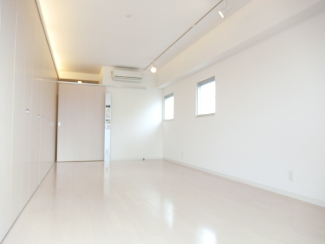 居室・リビング　角部屋のお部屋です