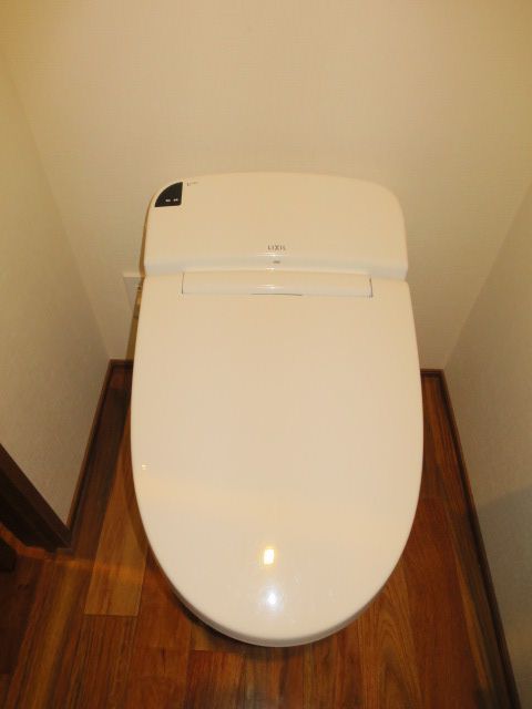 東京メトロ日比谷線 広尾駅 徒歩10分 9階建 築12年のトイレ写真