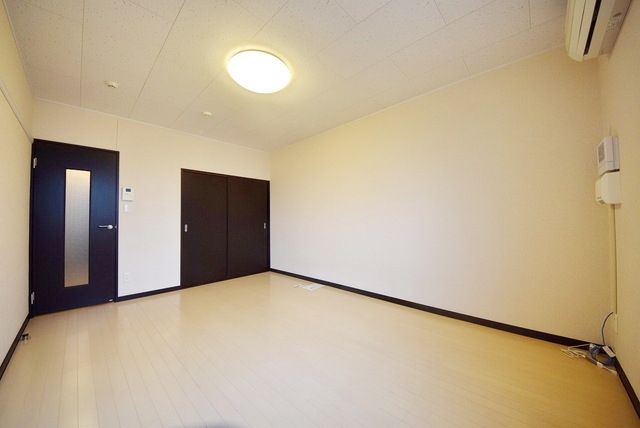 レオネクストノワールIIの居間写真