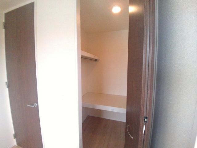 地下鉄名港線 東海通駅 バス乗車時間：32分 最寄りバス停で下車 徒歩8分 3階建 築4年の内装写真