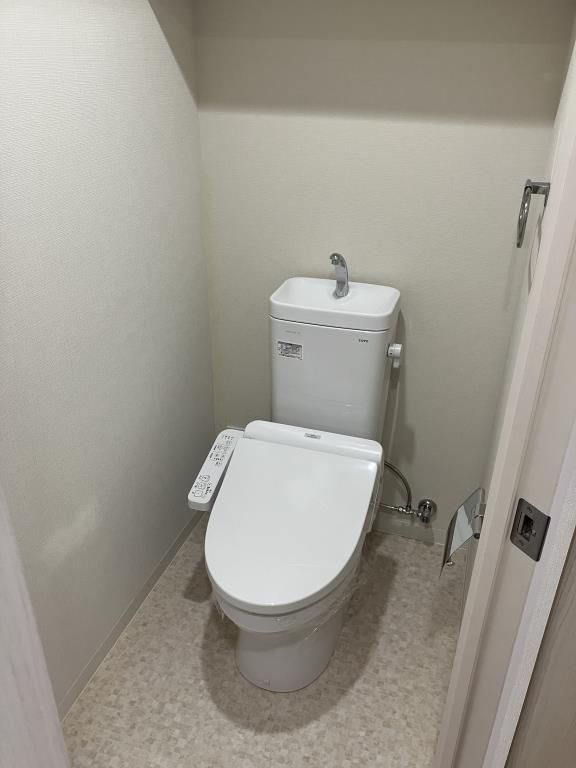 地下鉄七隈線 薬院大通駅 徒歩9分 10階建 築6年のトイレ写真