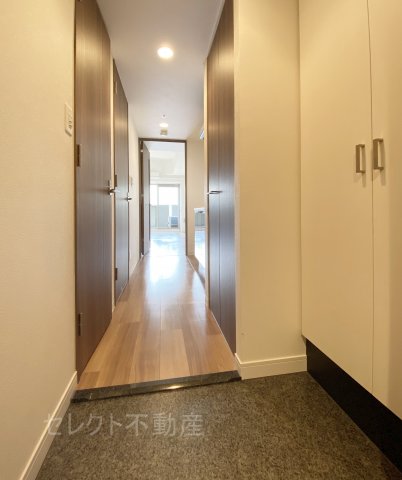 プレサンスジェネ千種内山IIの玄関写真