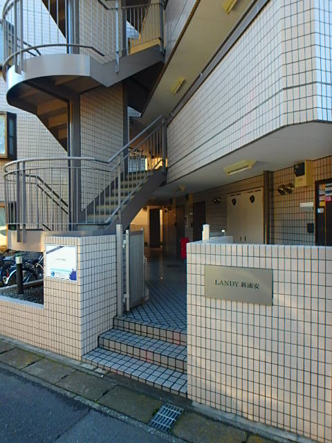東京メトロ東西線 浦安駅 徒歩25分 4階建 築37年の外観写真