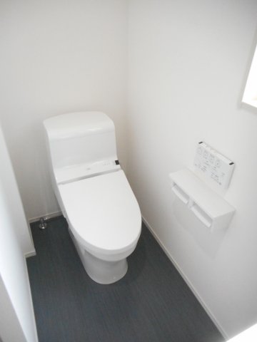 秩父鉄道 石原駅 徒歩6分 2階建 築8年のトイレ写真
