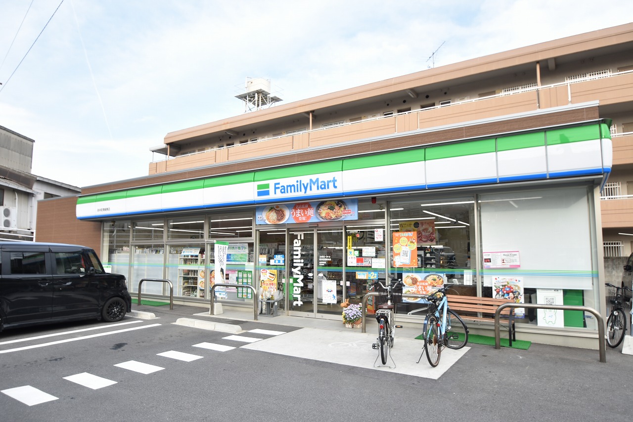 コンビニ　ファミリーマート府中町青崎東店（コンビニ）まで600m