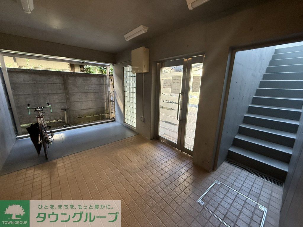 エントランス　お部屋探しはタウンハウジングへ♪