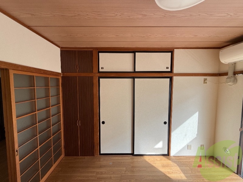 収納　洋室の収納の写真です。高さも幅もございます。