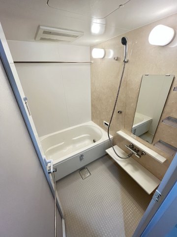 バス・シャワールーム　コンパクトで使いやすいお風呂です