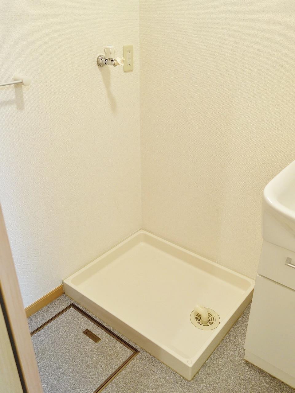 その他設備　洗面所には防水パン付きの洗濯機置き場完備♪