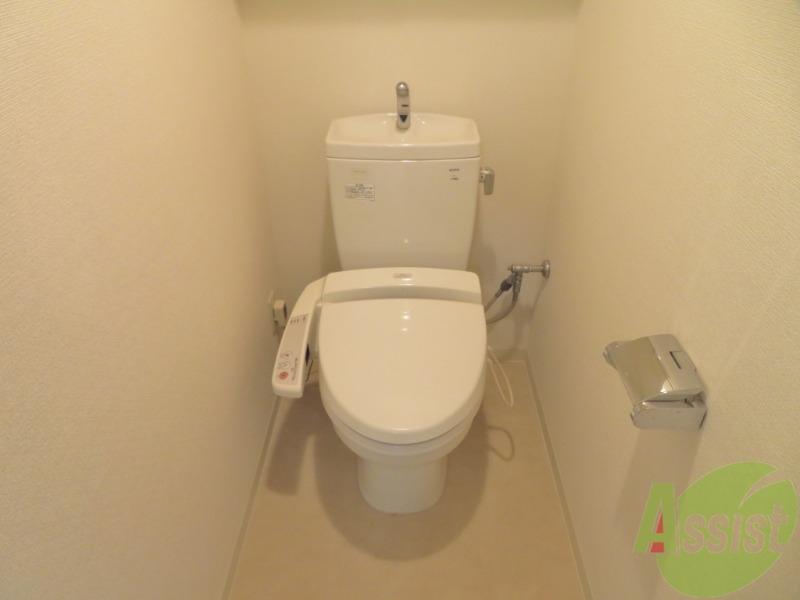 トイレ　トイレは便利なウォシュレット機能付きです。