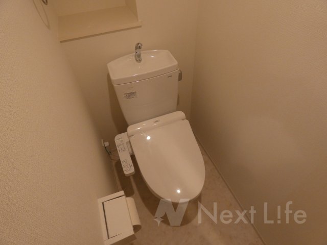 ＪＲ横浜線 新横浜駅 徒歩10分 11階建 築7年のトイレ写真
