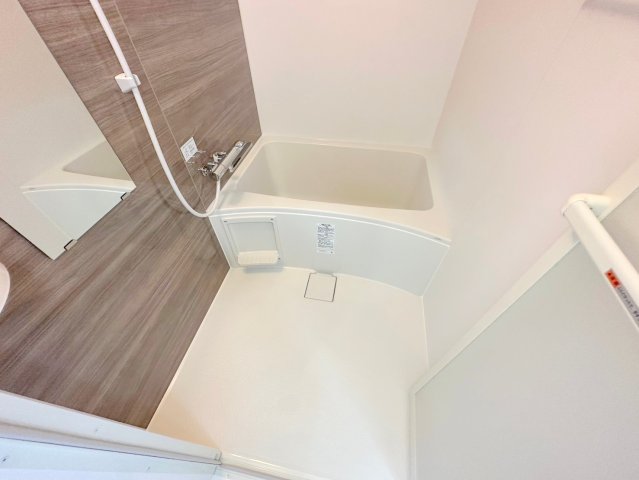 バス・シャワールーム　広めのお風呂は一日の疲れを癒してくれます。