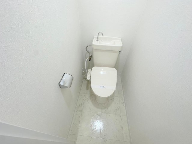 トイレ　綺麗なトイレにはウォシュレット標準装備です。