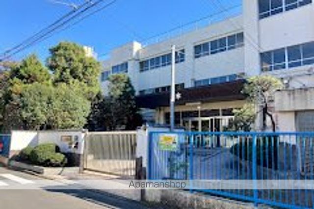 中学校　雪谷中学校（中学校）まで304m