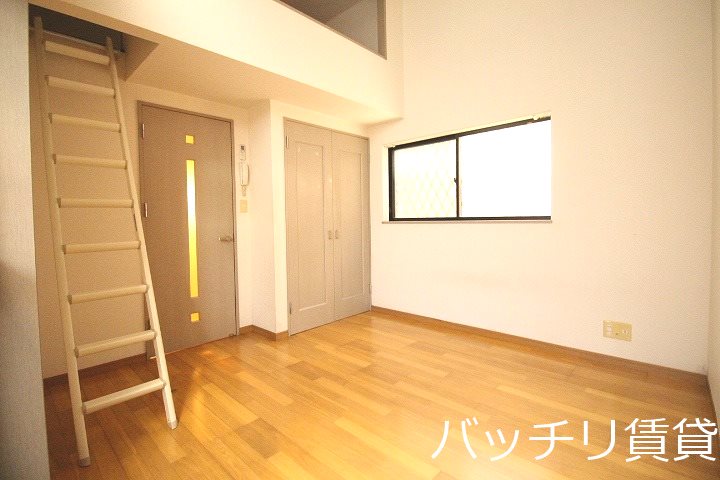 居室・リビング　同型タイプの為、現状を優先致します。