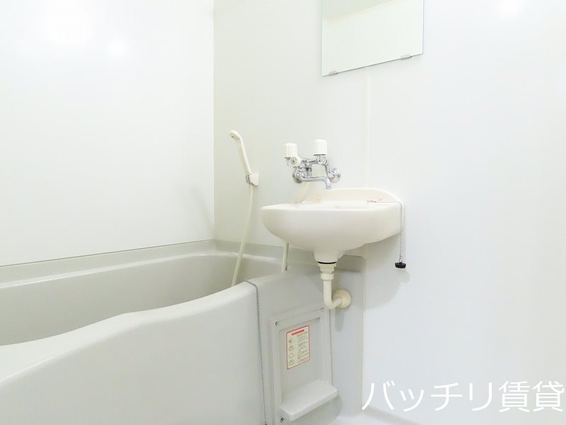 バス・シャワールーム　同型タイプの為、現状を優先致します。