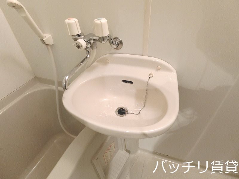 洗面設備　同型タイプの為、現状を優先致します。