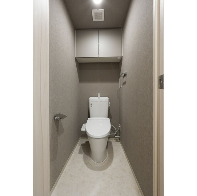 コンフォリア東新宿のトイレ写真