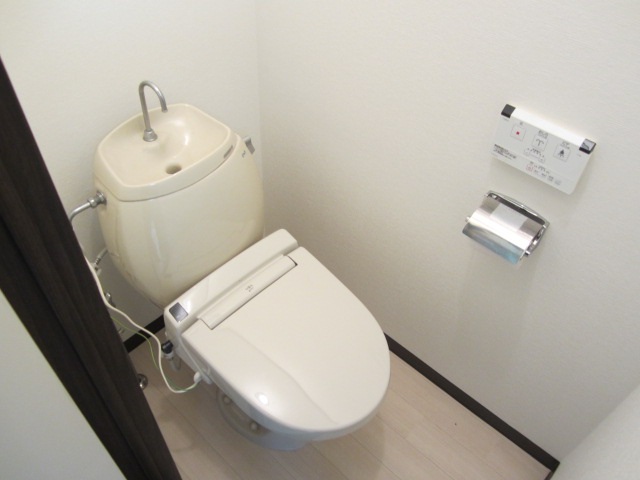 トイレ　ウォシュレット付き！