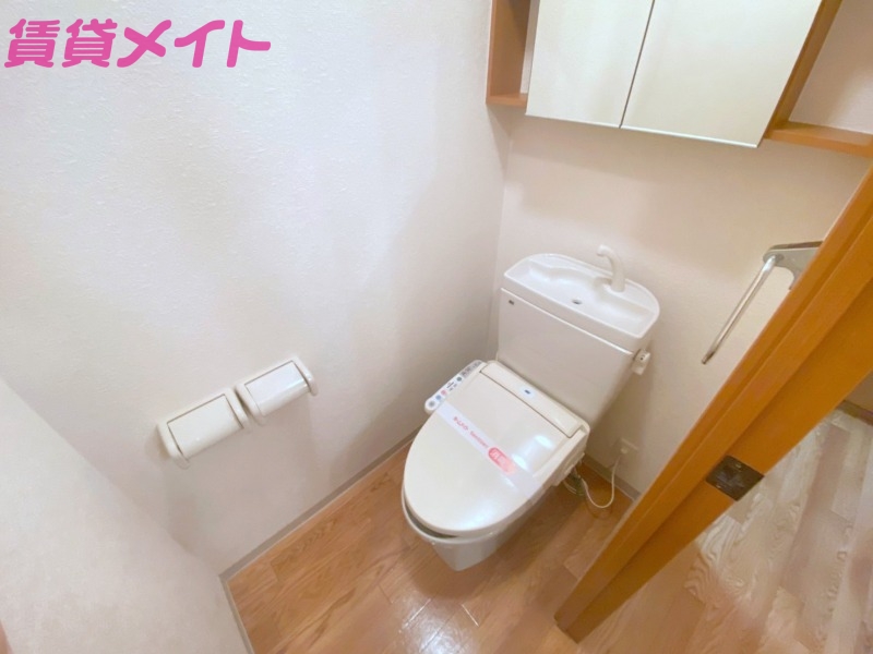トイレ　別部屋反転画像参考