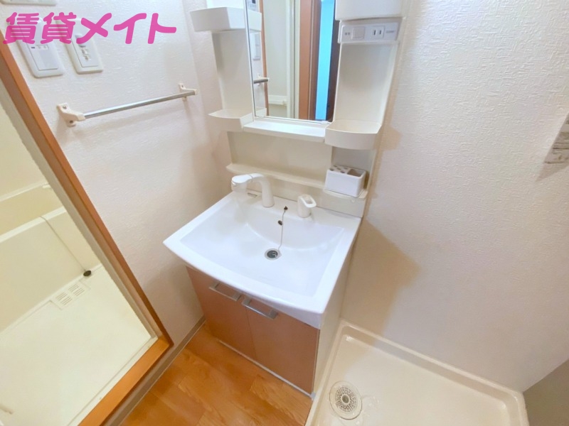 洗面設備　別部屋反転画像参考