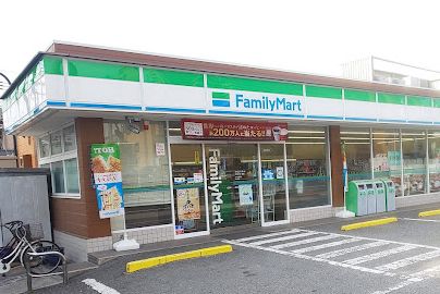 コンビニ　ファミリーマート 万代六丁目店（コンビニ）まで430m