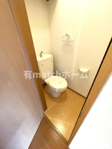トイレ　イメージとして同建物他部屋を表示しています。