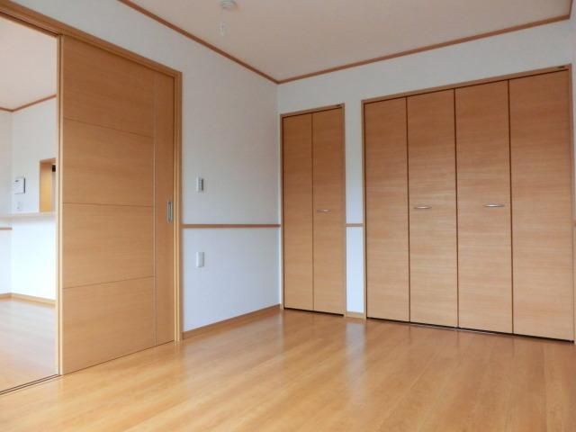 居室・リビング　収納たっぷり洋室スペース