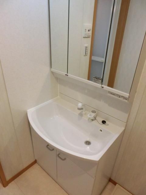 洗面設備　シャンドレ付独立洗面台