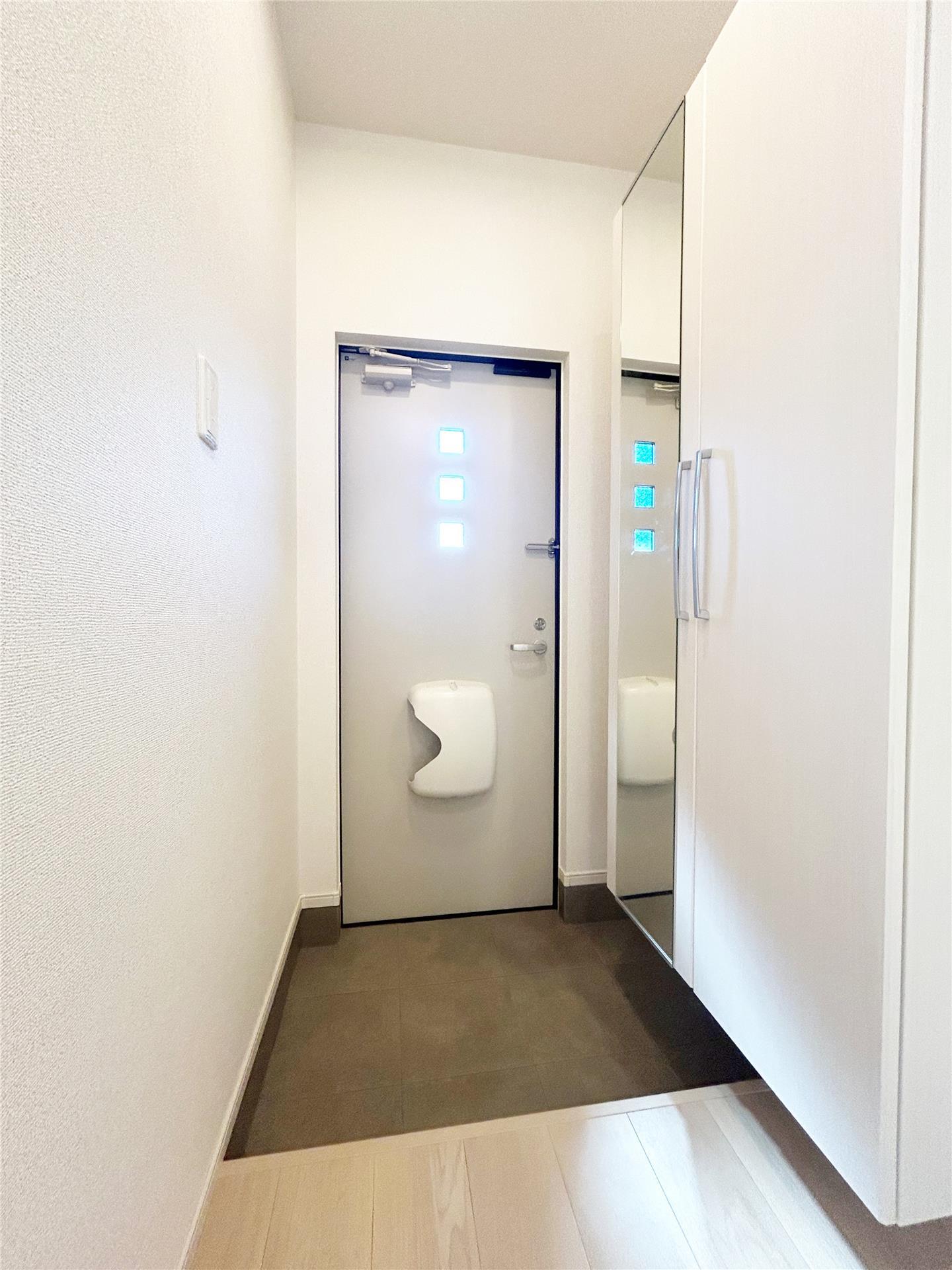 玄関　ニューライズシリーズ同タイプのお部屋の写真です。