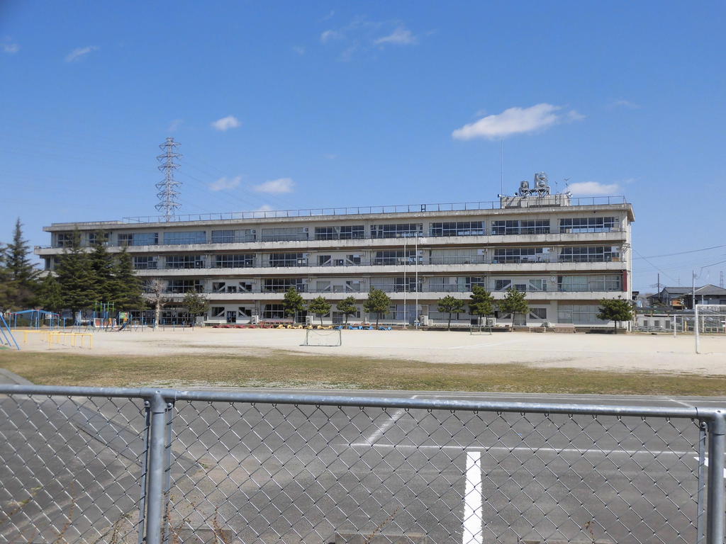小学校　取手市立藤代小学校（小学校）まで897m