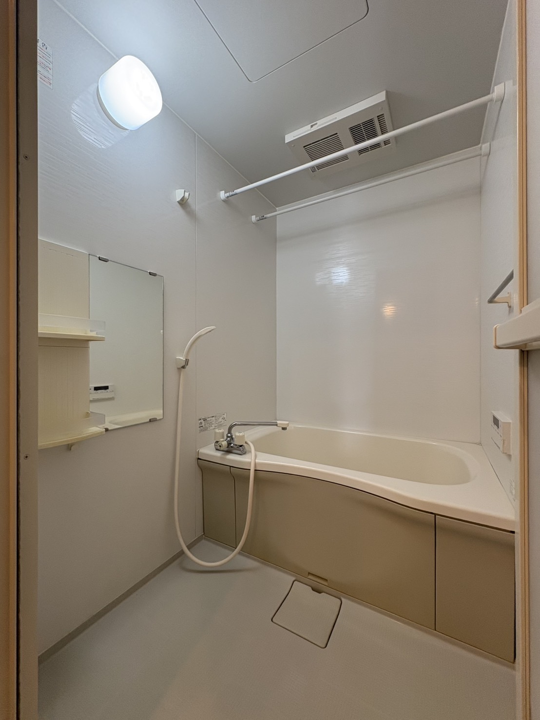 バス・シャワールーム　追い焚き・浴室暖房乾燥機付き