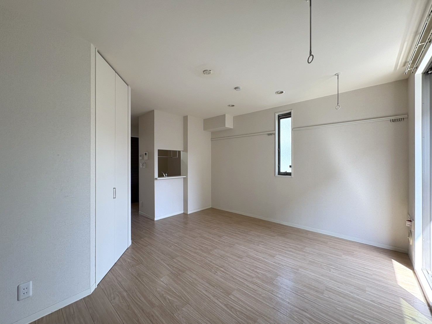 居室・リビング　エアコン一基付き洋室