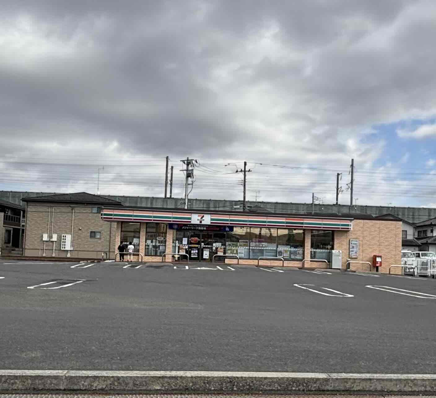 コンビニ　セブンイレブン郡山日出山1丁目店（コンビニ）まで388m