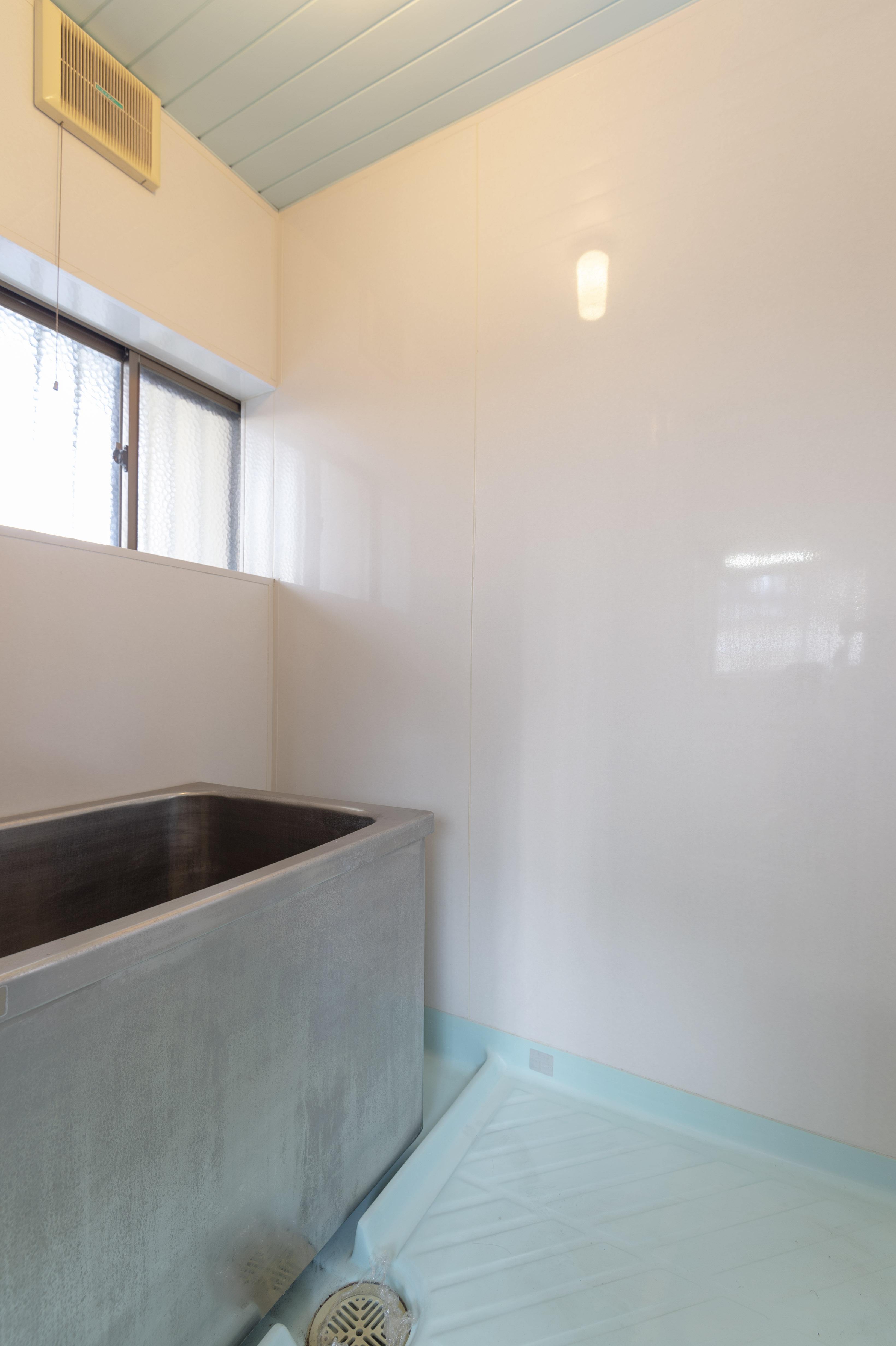 バス・シャワールーム　窓のある浴室ですよ♪