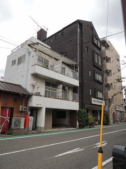 【シャイングレード岩田の建物外観】