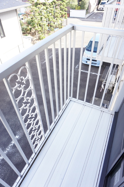 バルコニー　バルコニー付きで洗濯物も外に干せます