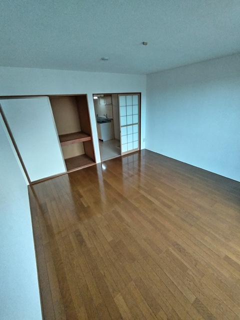 居室・リビング　８帖の居室